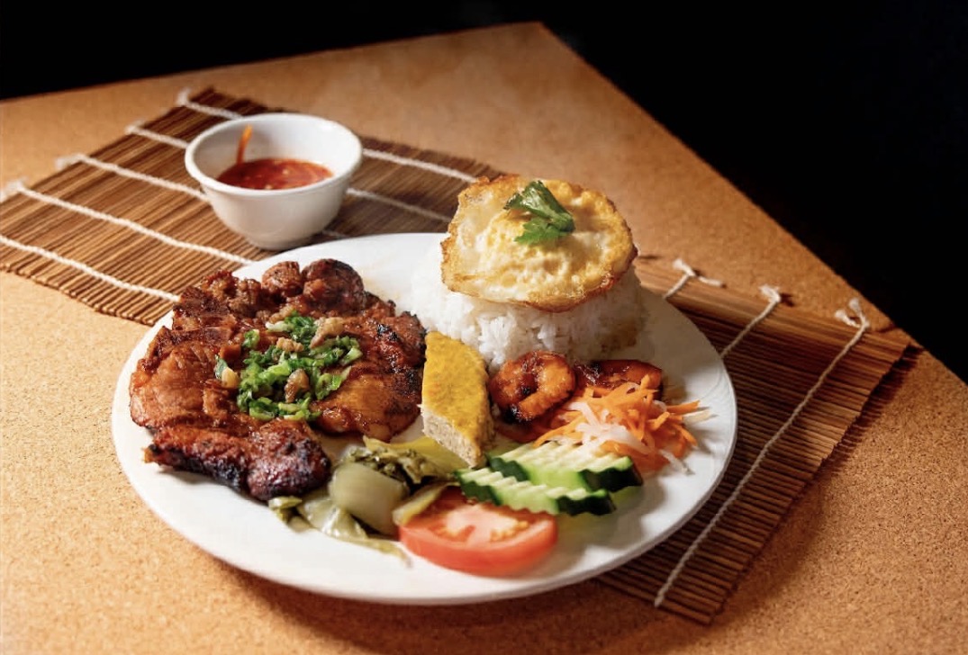 Cơm Tấm Đặc Biệt house special broken rice