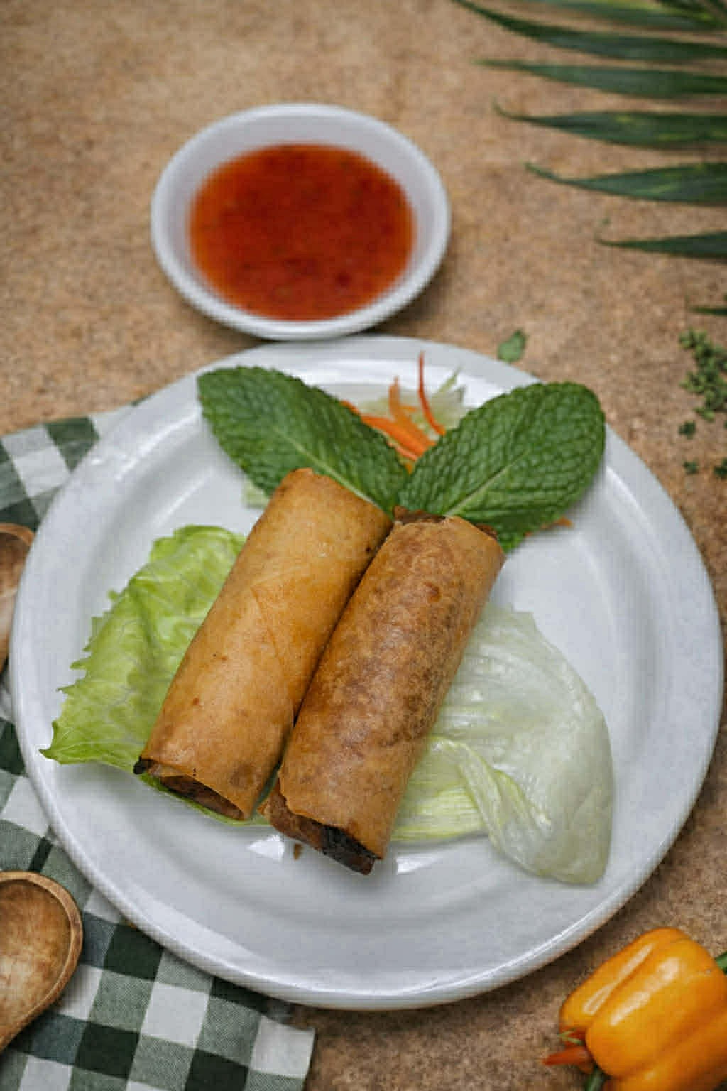 Crispy Vietnamese egg rolls