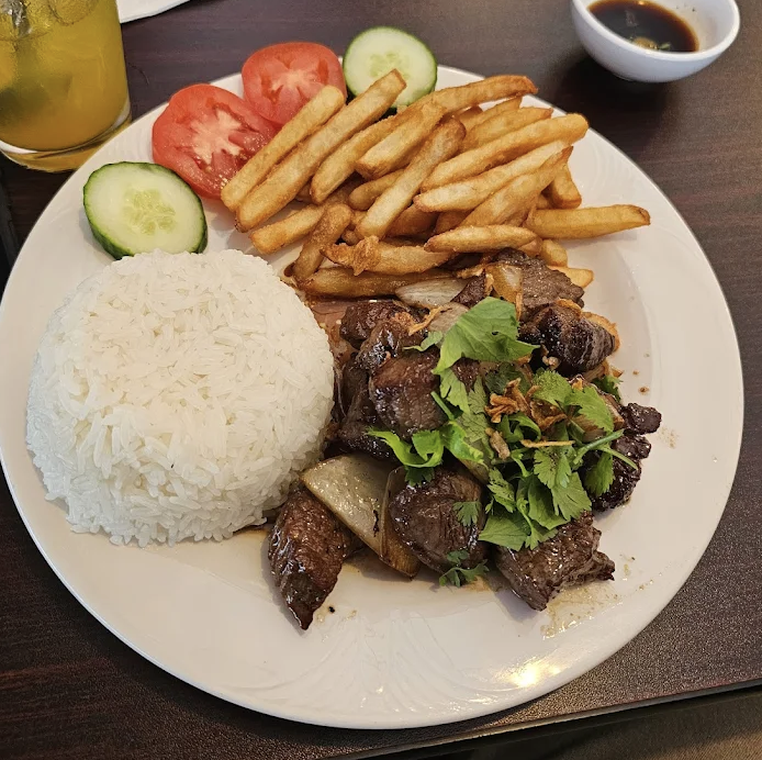 Cơm Bò Lúc Lắc shaking beef